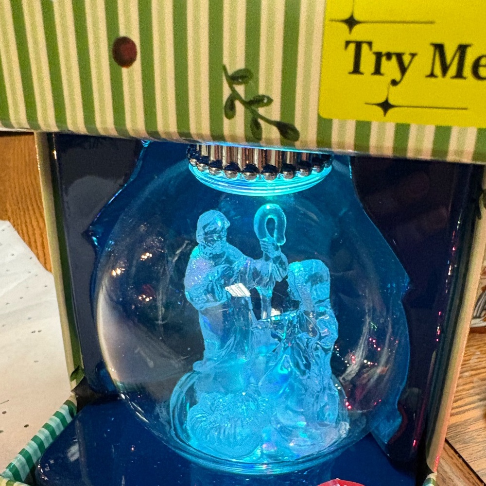 Color-Changing LED Lights Lighted Ornament - Picture 11 of 11